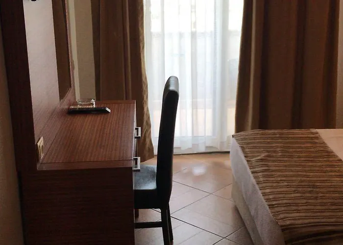 Отель Hotel Amore